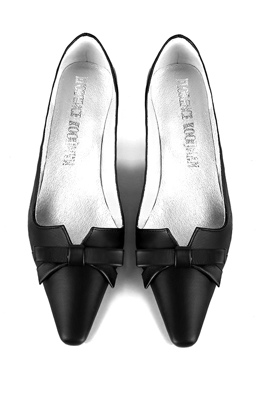 Satin black women's dress pumps, with a knot on the front.. Top view - Florence KOOIJMAN